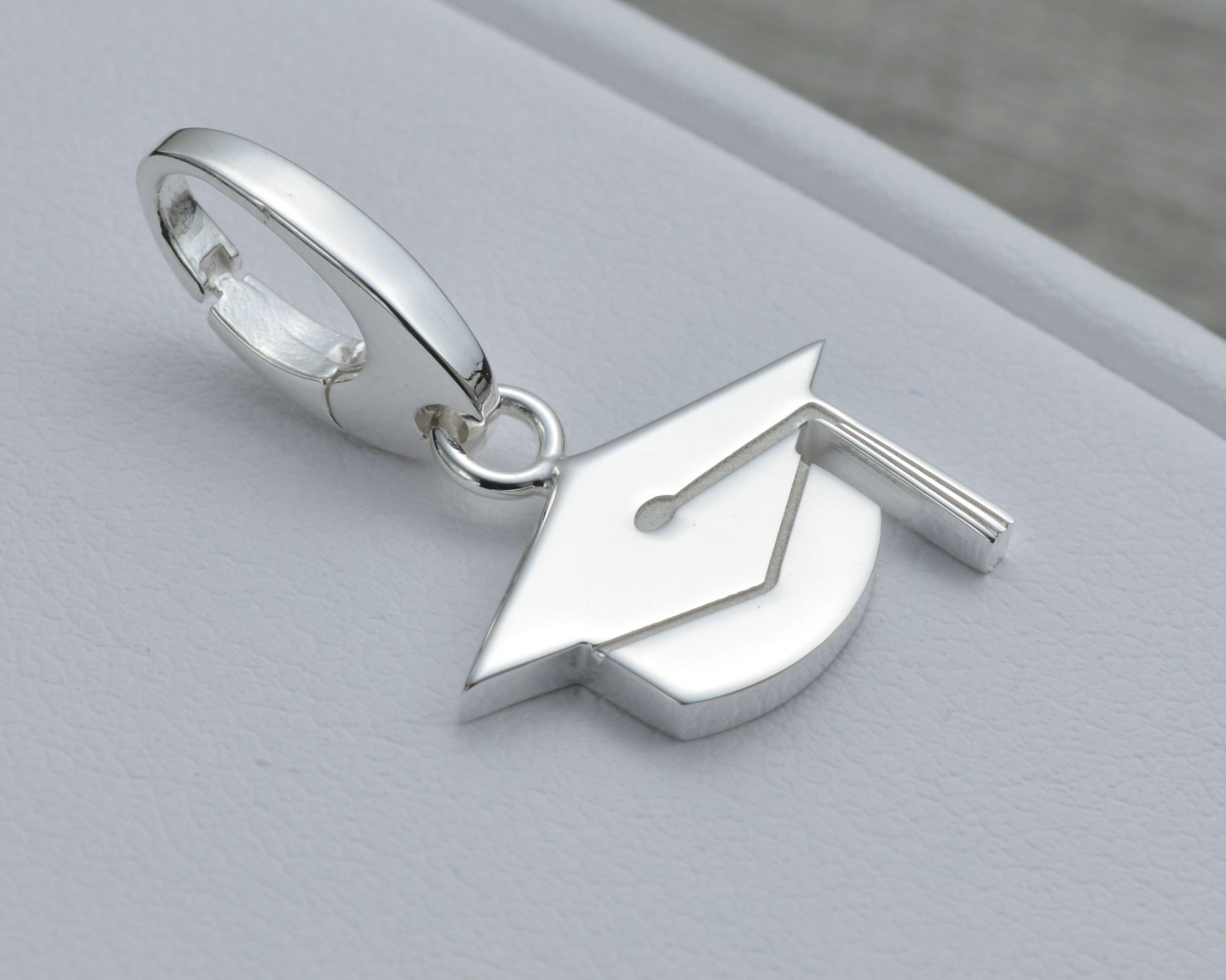 GRADUATION CHARM IN STERLING SILVER
