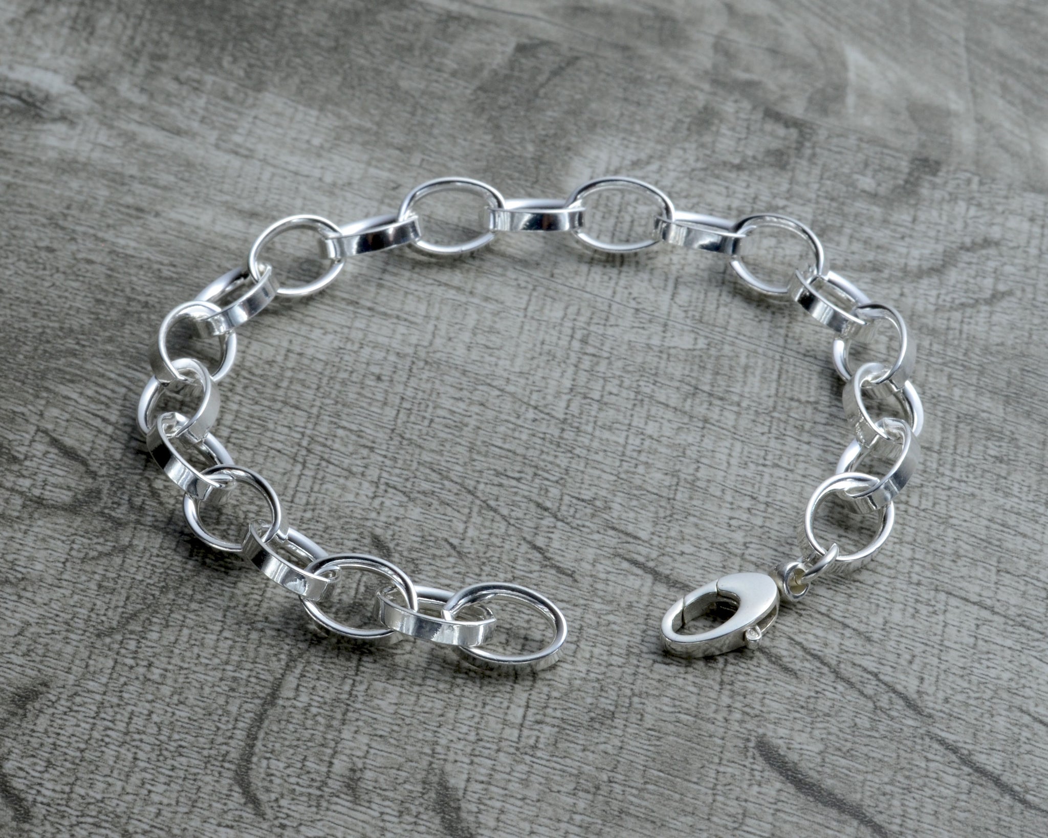 Initial Charm Bracelet | Wellesley Row 7.0 / Font 4 / Both Sides