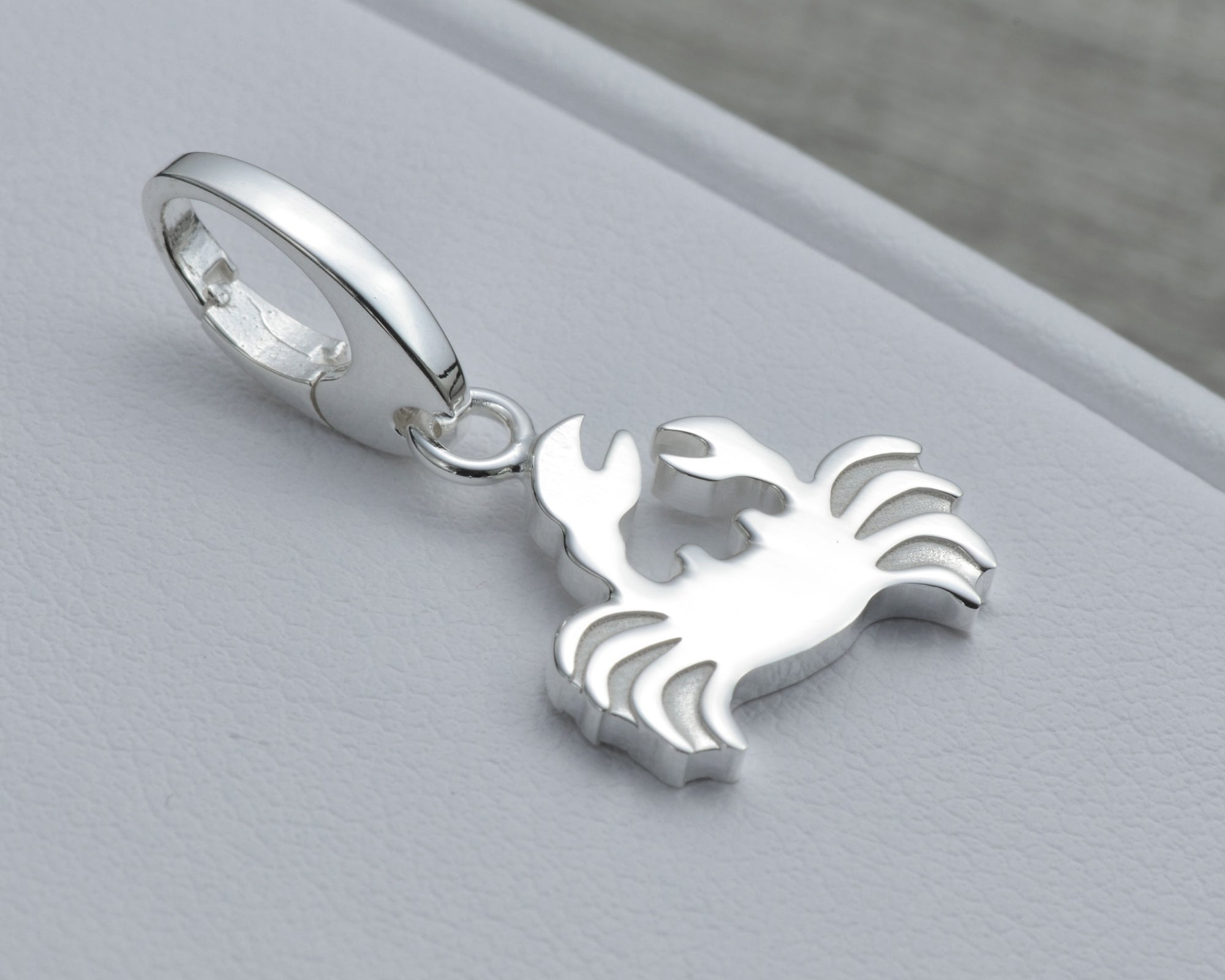 CRAB CHARM IN STERLING SILVER
