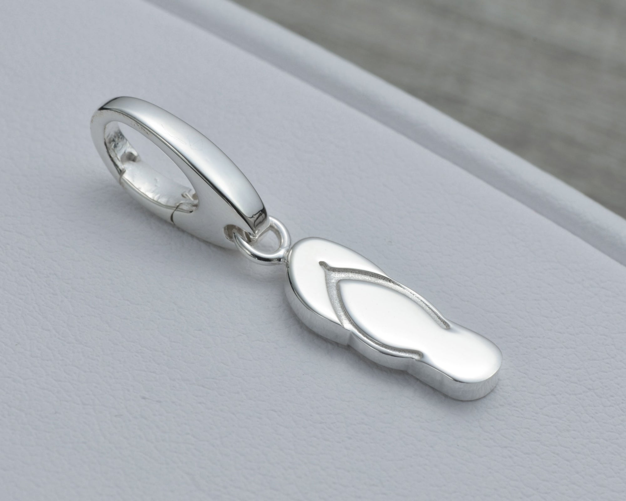 FLIP FLOP CHARM IN STERLING SILVER