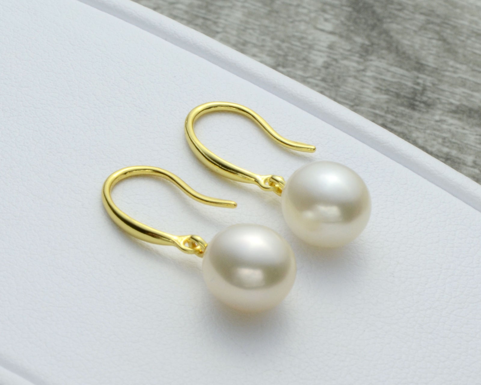 PEARL DROP EARRINGS - GOLD