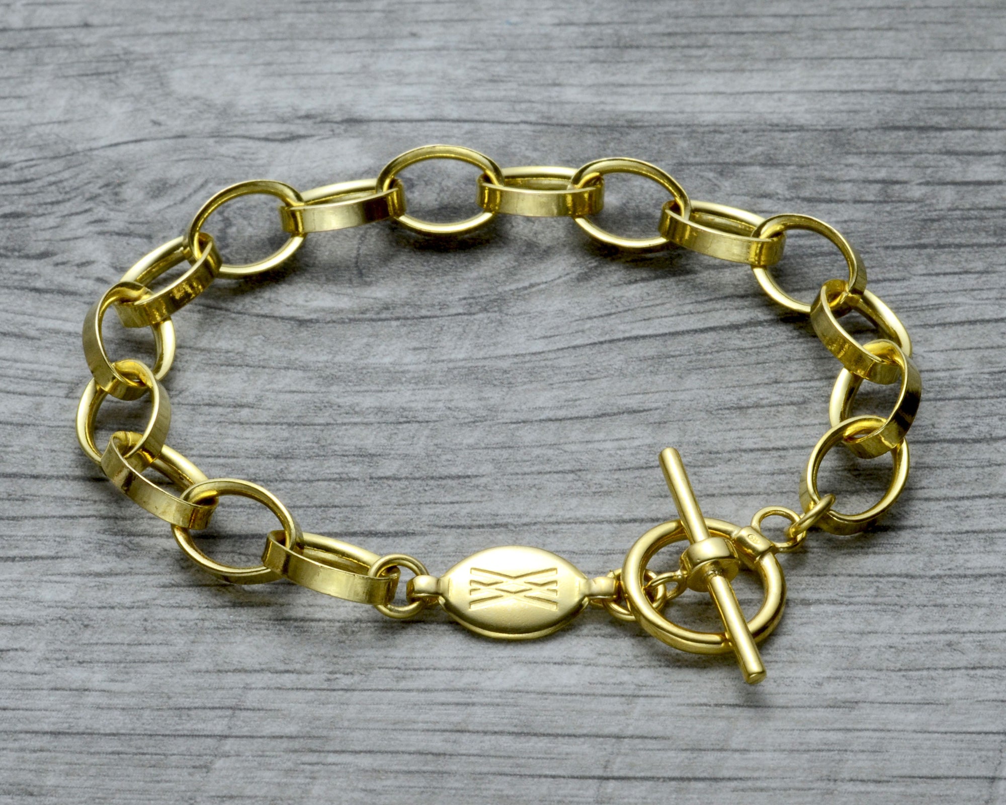 9ct Yellow Gold Oval Belcher Heart Tag T-Bar Bracelet 9ct Yellow Gold Oval Belcher Heart Tag T-Bar Bracelet