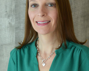 CHUNKY CHOKER NECKLACE WITH HEART TAG