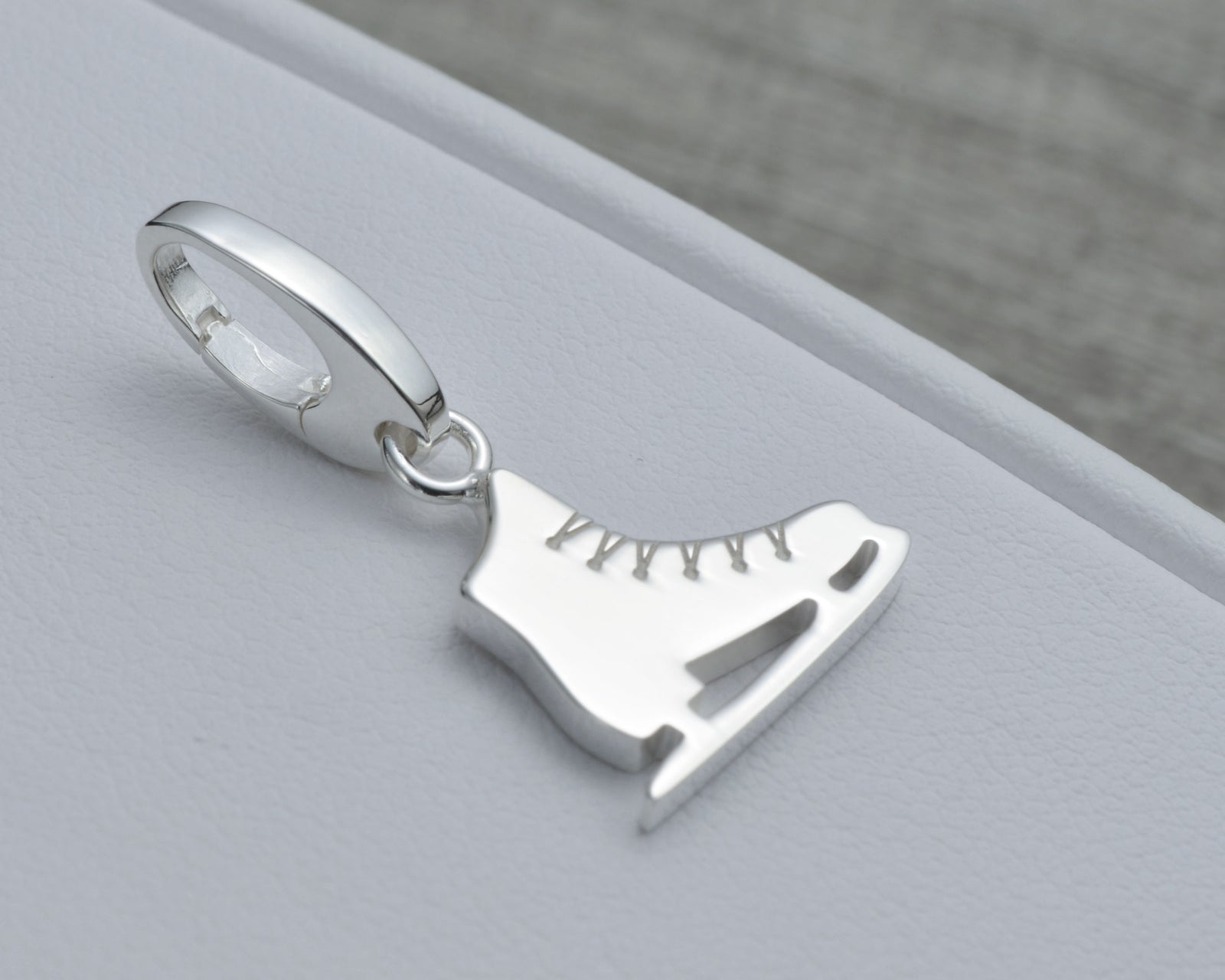 SKATING CHARM IN STERLING SILVER