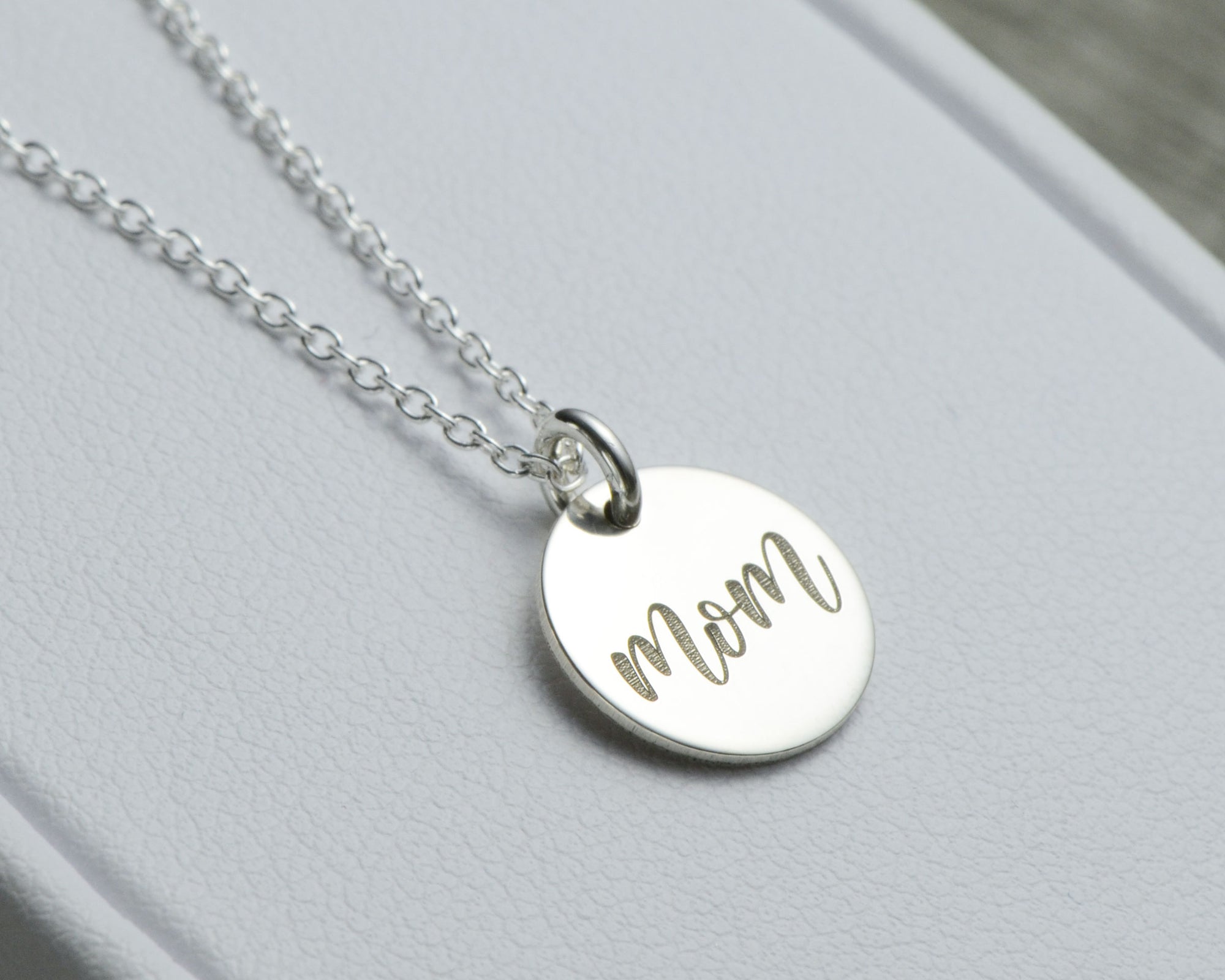 MOM NECKLACE
