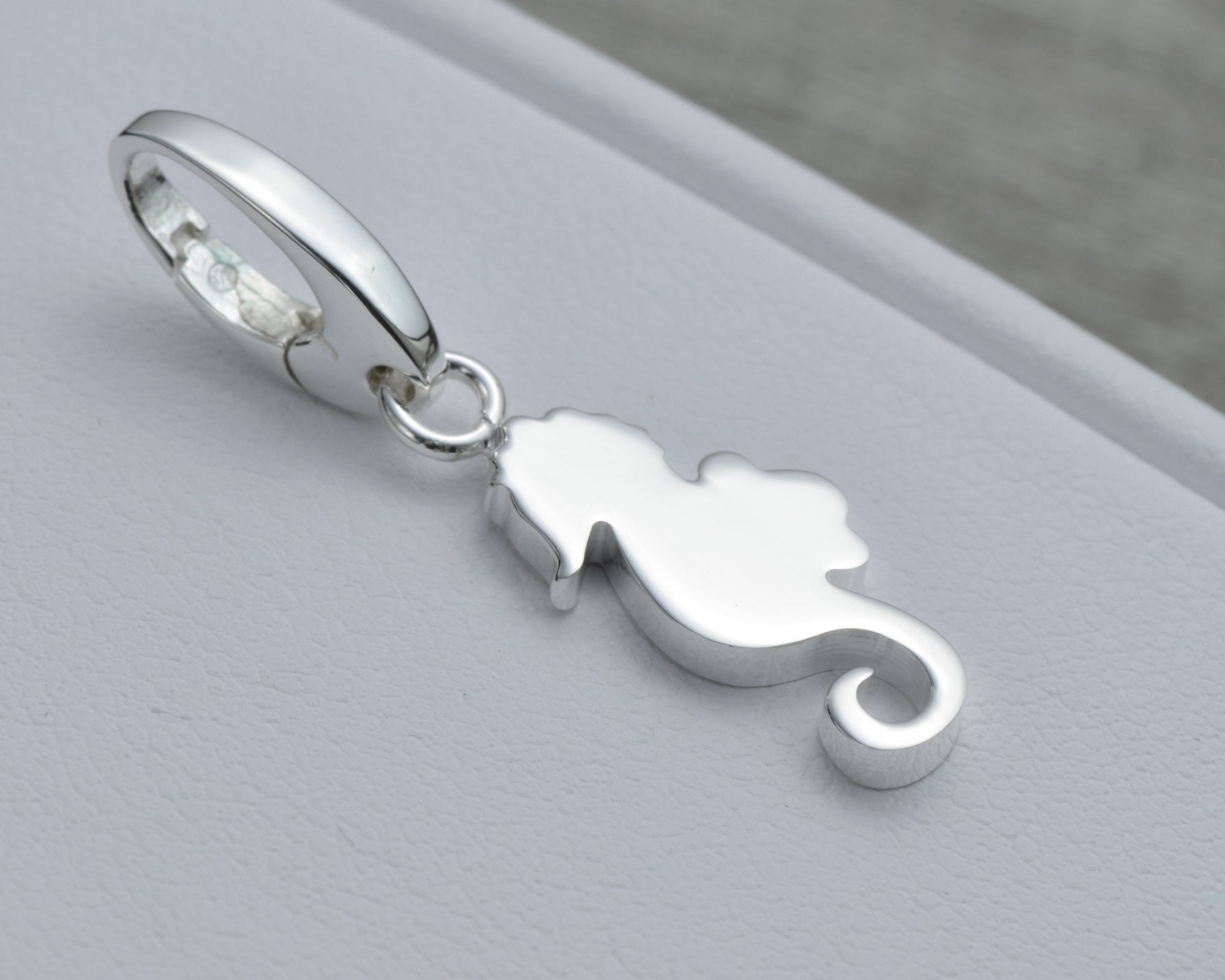 SEAHORSE CHARM IN STERLING SILVER