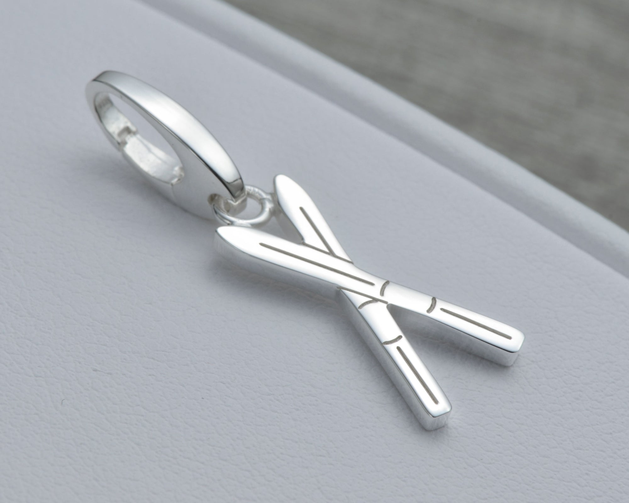SKI CHARM IN STERLING SILVER