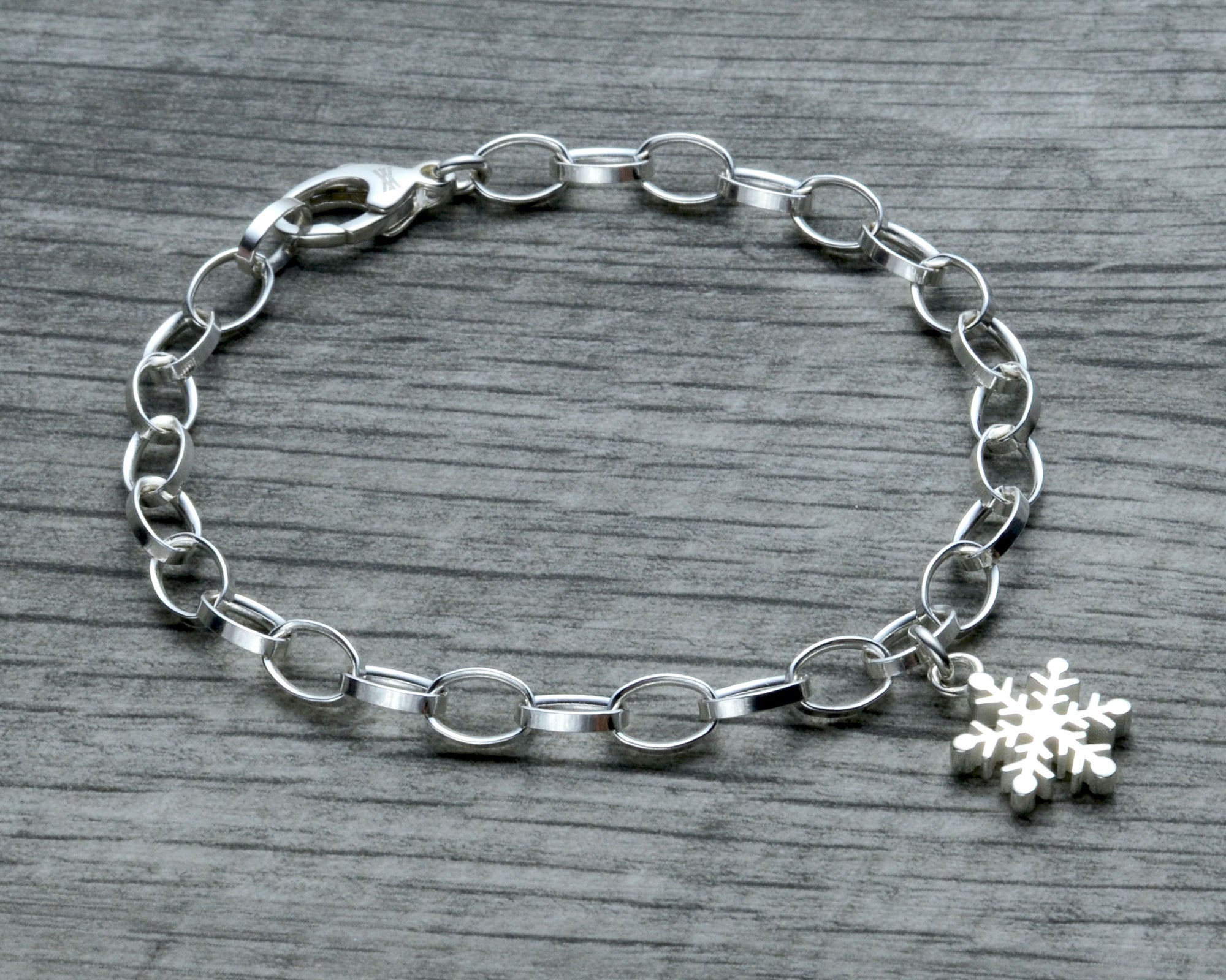 Snowflake charm bracelet in sterling silver with clasp