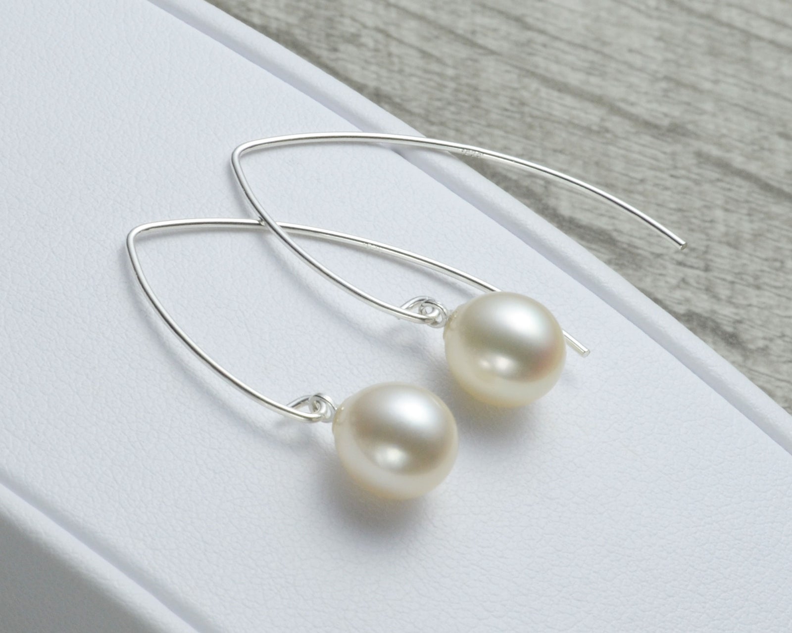 PEARL DANGLE EARRINGS
